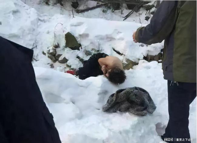 人被冻死的时候，为什么会反常地脱去衣服，面带微笑？...