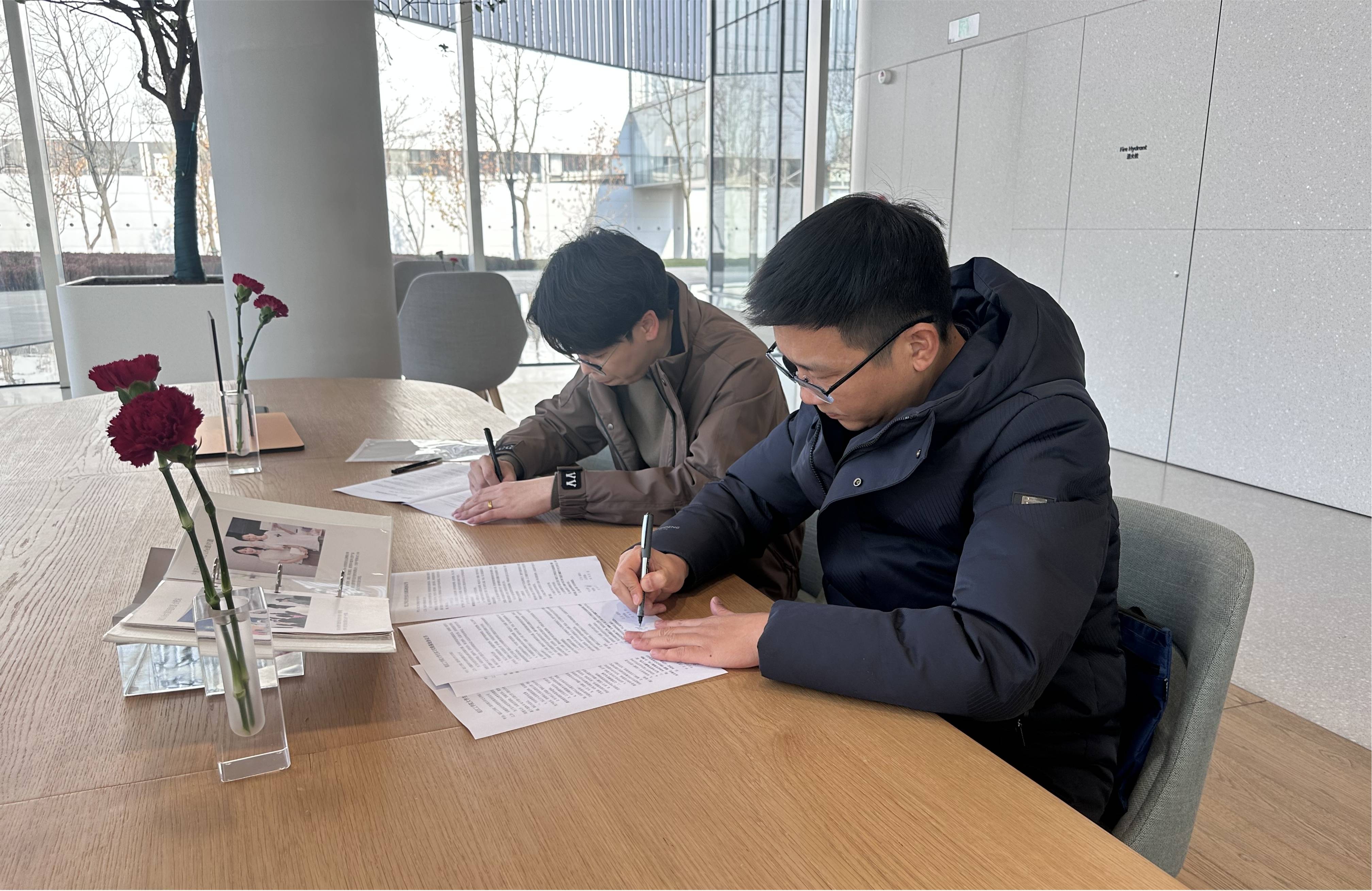 如何紧急联系学校和获取校园兼职信息的正确方式