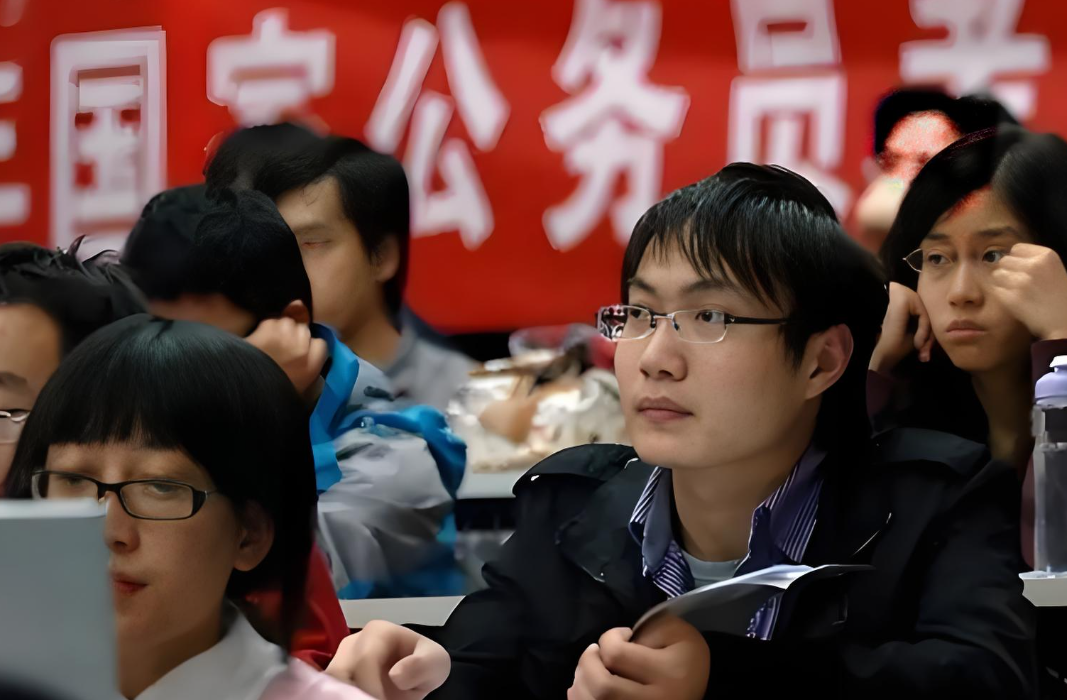 公务员行业将迎变革？...