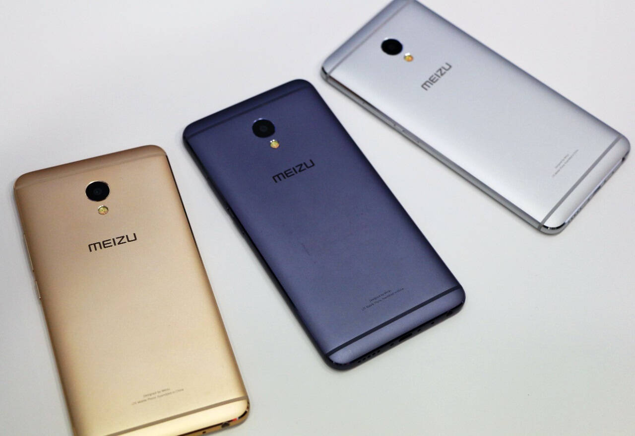 魅蓝U20双面玻璃设计 手机降价原因解析