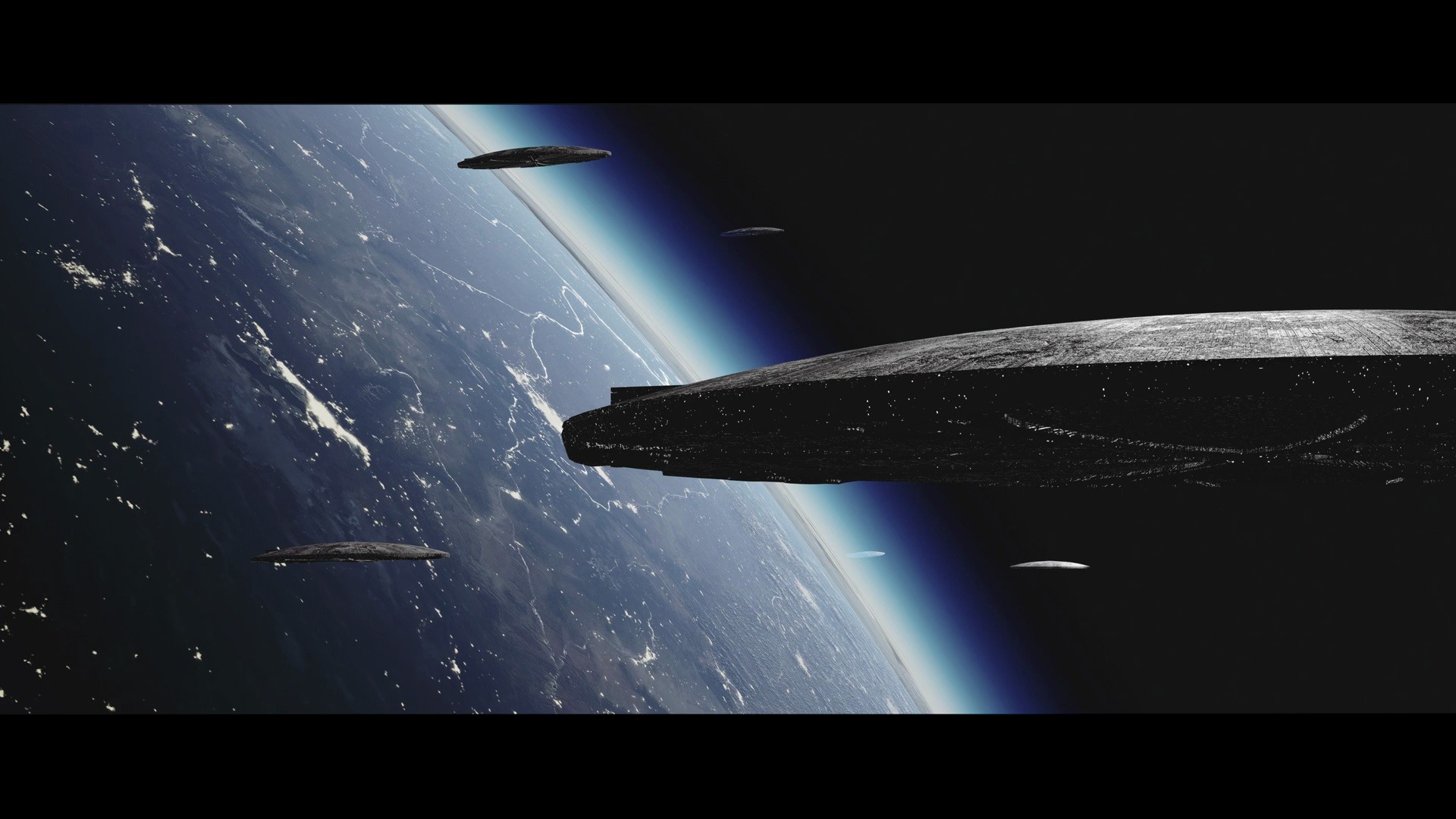 如果宇宙飞船以光速前进，打开大灯的话，会照亮前方的...