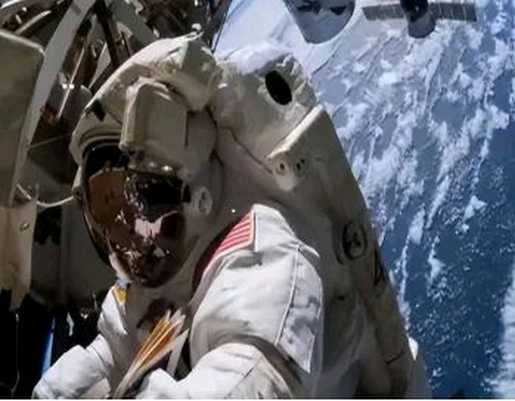 史上最悲惨宇航员，人还在太空国家却没了，怎么回地球...