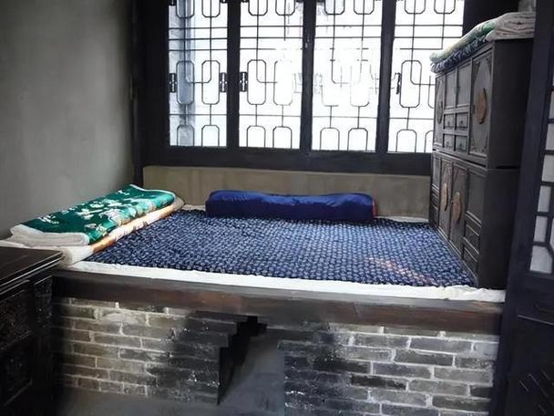 冬天用火炉取暖！为什么放两倍的燃料，燃烧的时间反而...