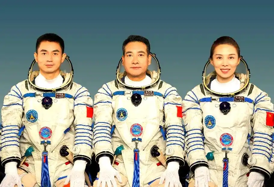 神舟13号成功入住空间站，国际空间站又遇麻烦，NASA为何放弃航天飞机？