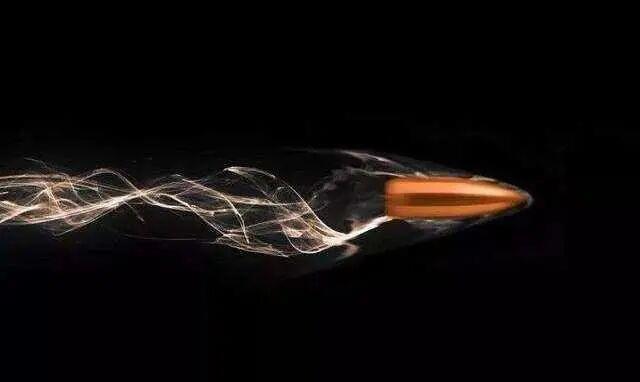 在太空中射一颗子弹，它会一直飞行吗？子弹有可能从你...
