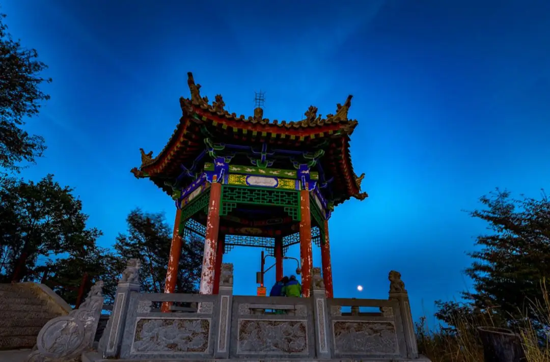 平凉特色小吃与学生实惠快餐指南