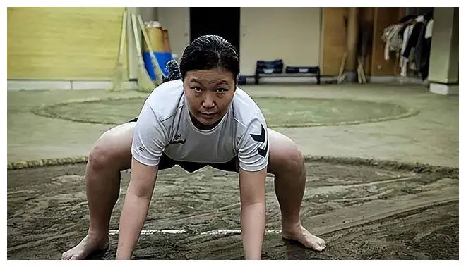 日本相扑女性禁忌 相扑运动为何禁止女性上场
