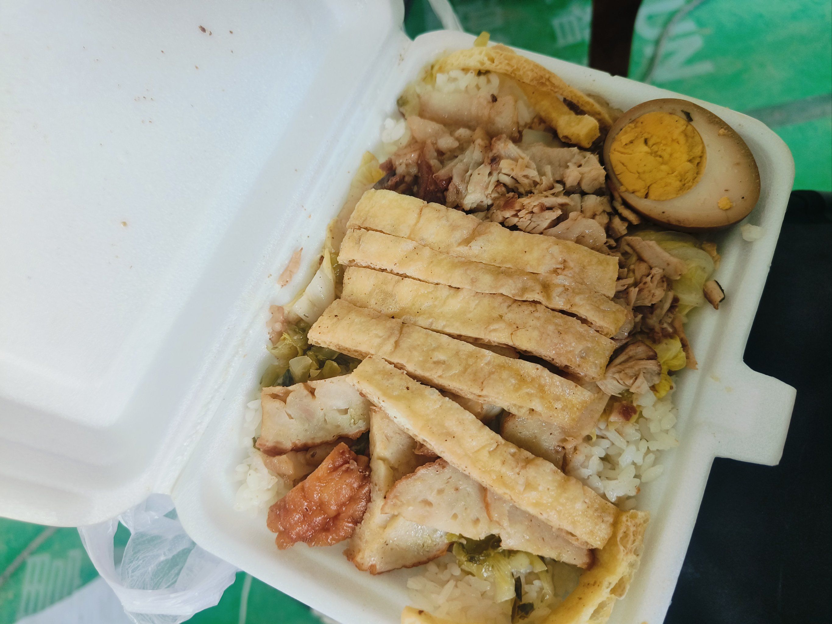 吐鲁番哪有站巷子的快餐