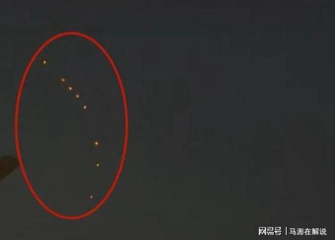 天空中出现三角形UFO和罕见天象，是真的吗？我们该怎么看？