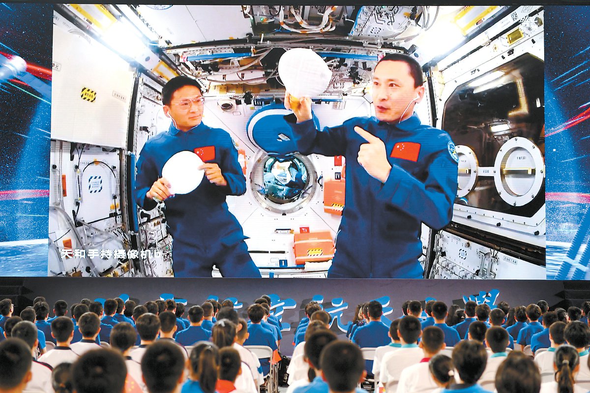 谁是首次太空授课的人？太空课堂在哪看？王亚平个人经历是什么？