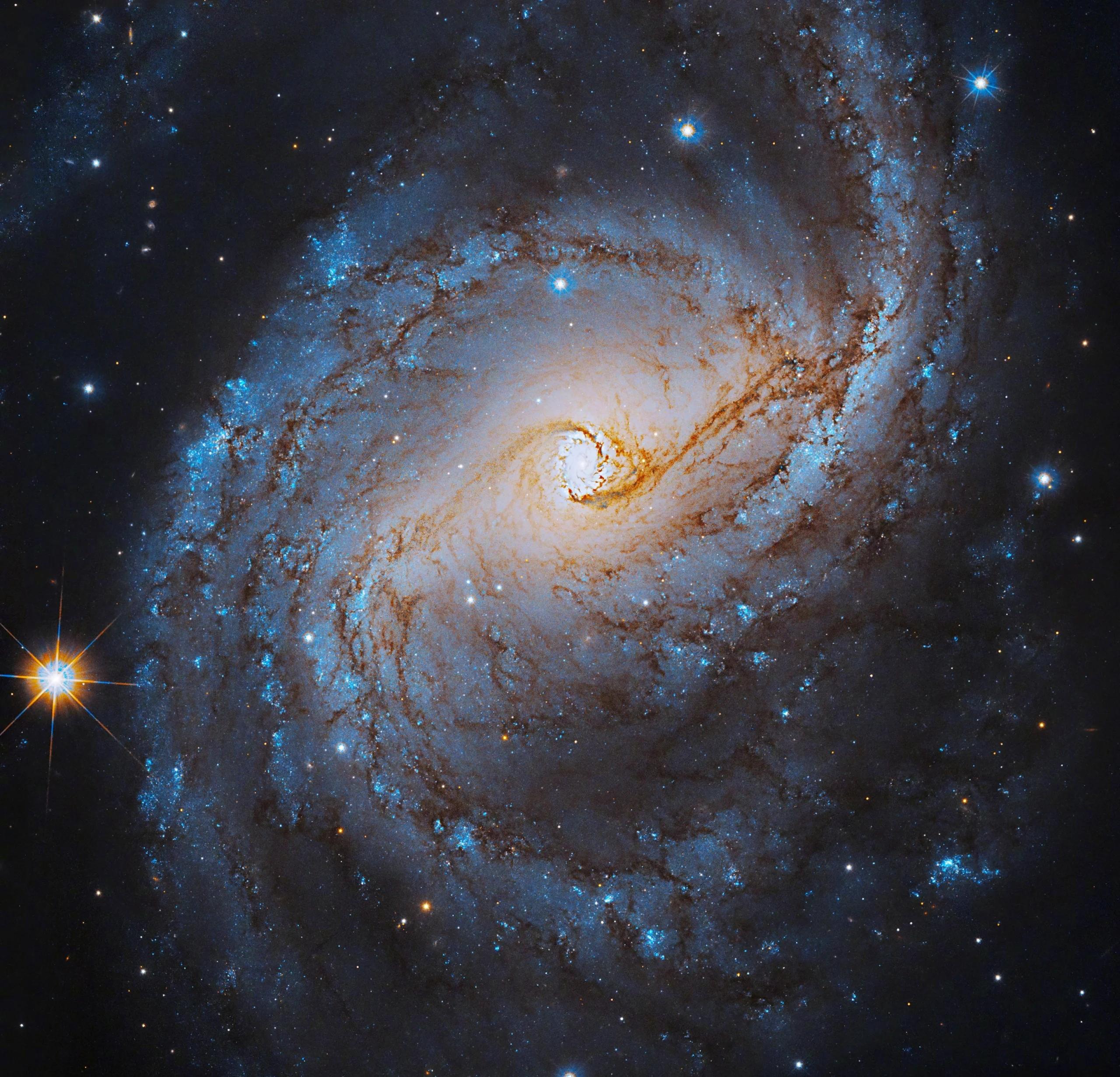哈勃望远镜为什么看不到宇宙中的第一批星系？揭秘宇宙黑暗时代的秘密！
