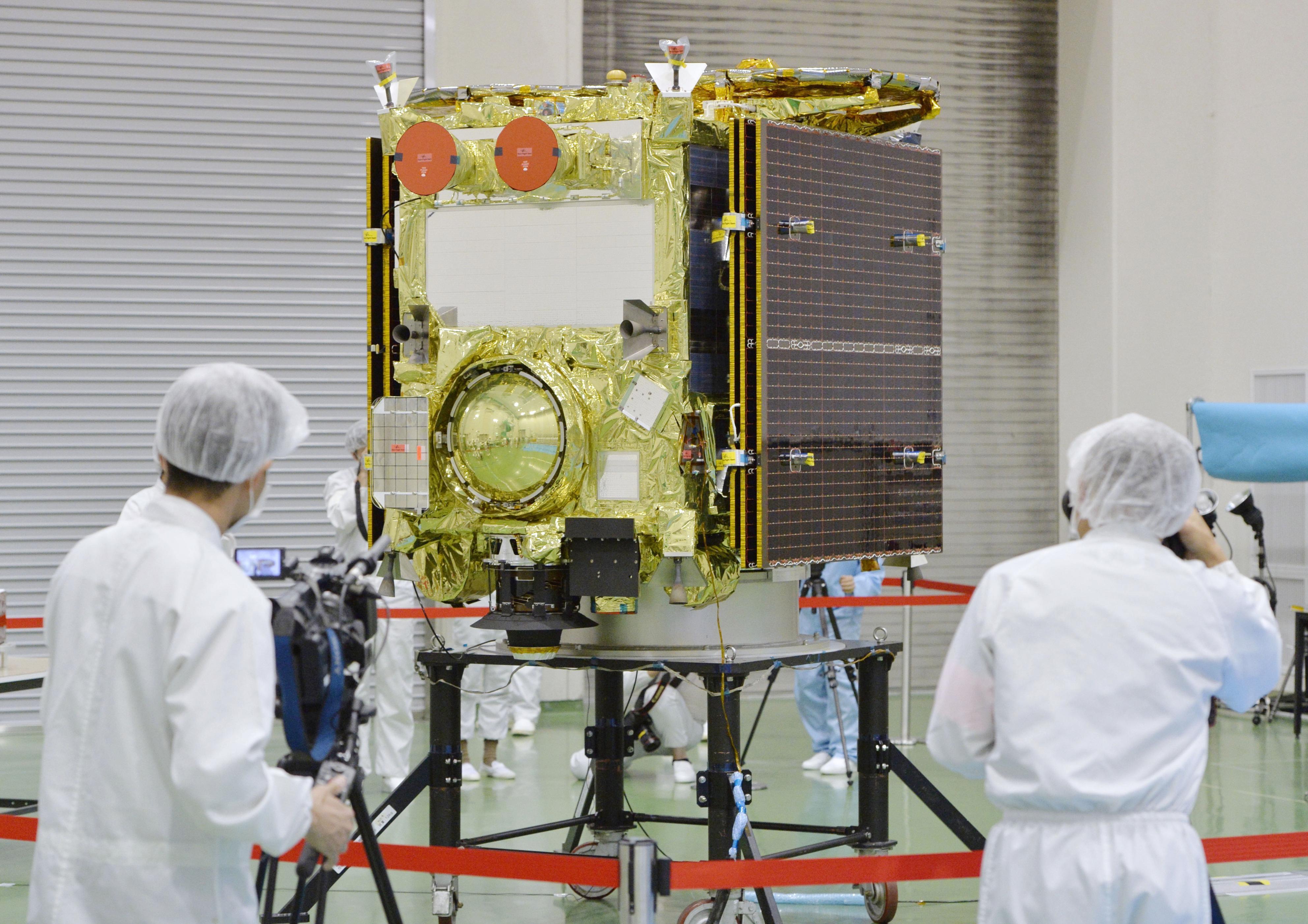 日本探测器登陆小行星真的比登月更难吗？