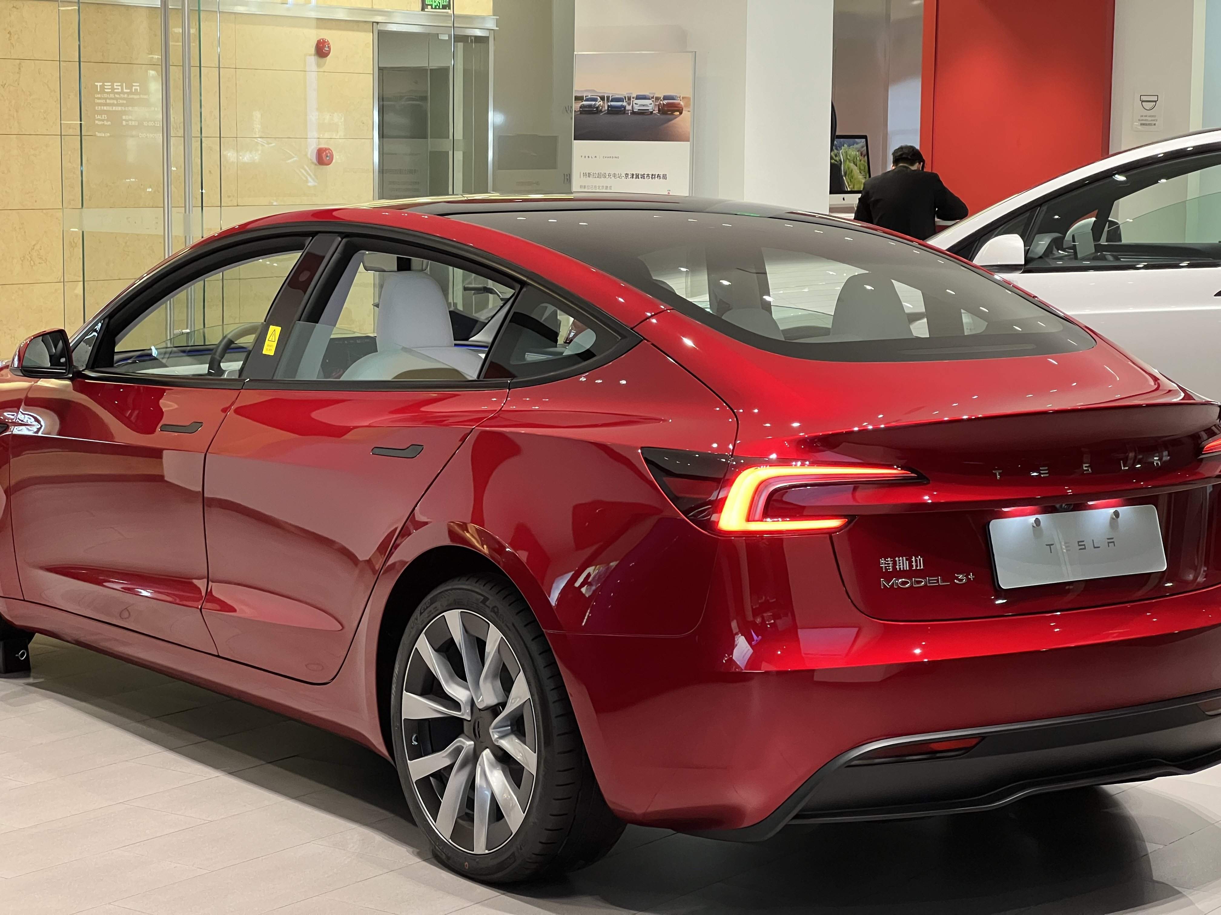 特斯拉model3和modely区别 新能源车高速没电怎么办