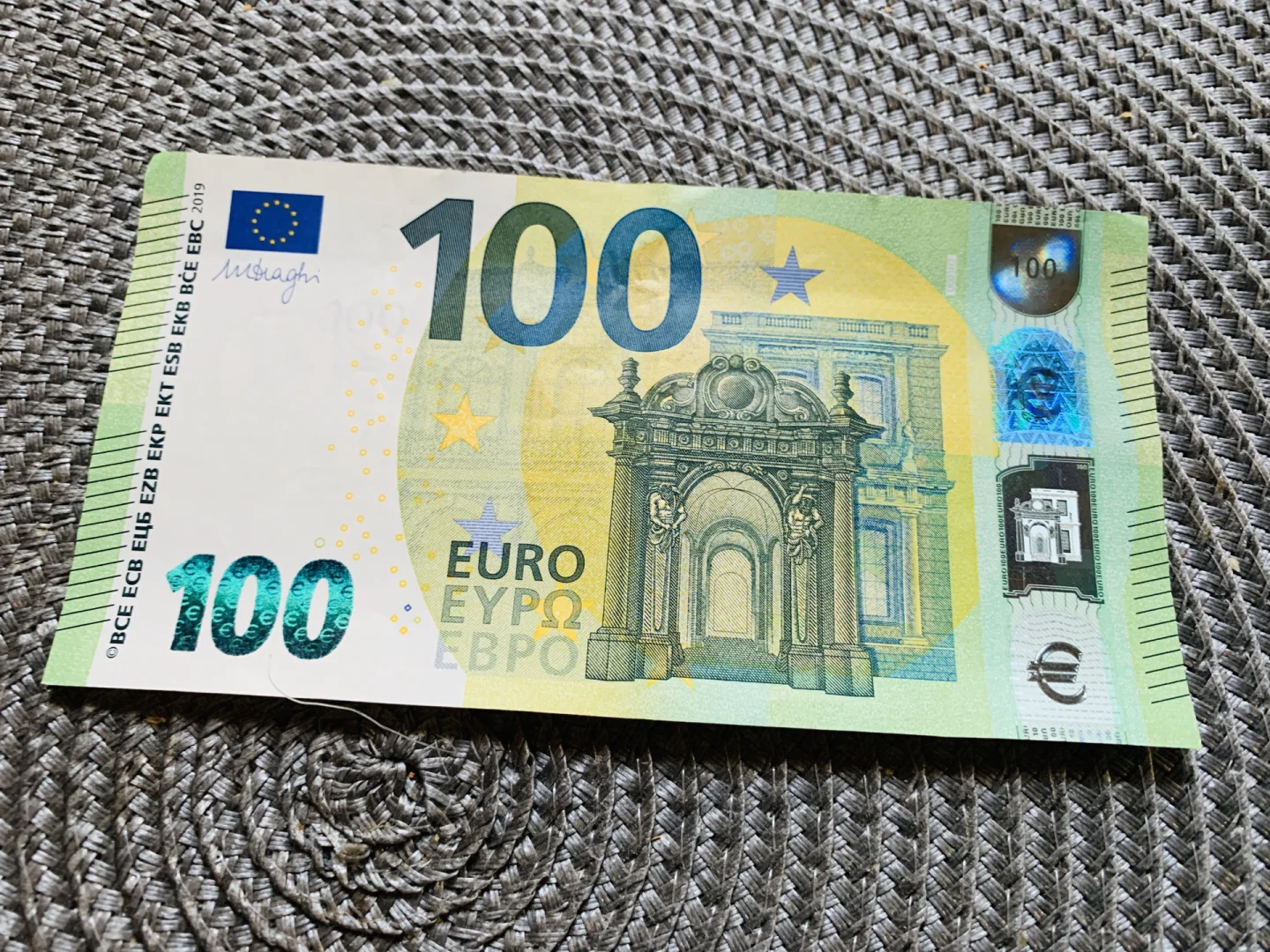 100元2小时不限次数电话号码：是便民服务还是诈骗温床？