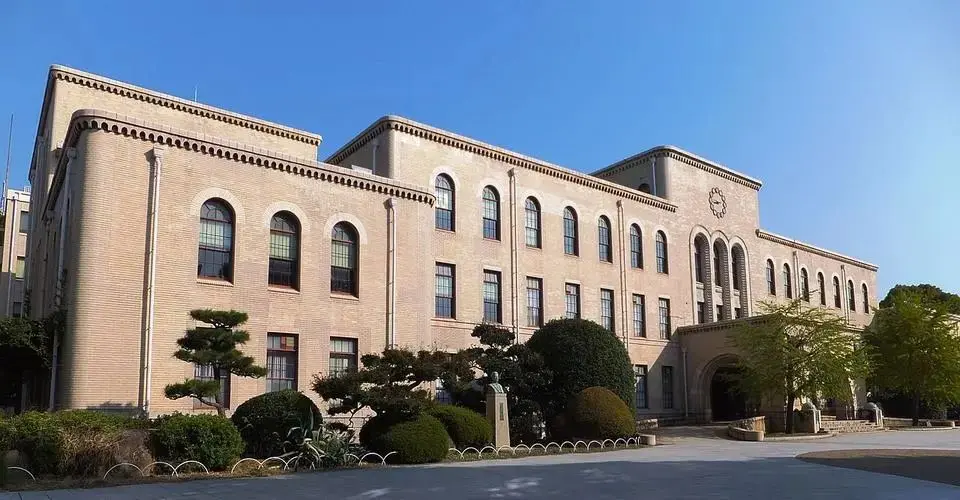 日本一桥大学：最受名企青睐的精英大学？...