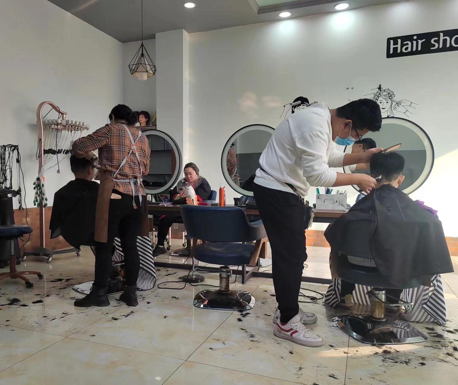 理发店包小姐靠谱吗？揭秘3大避坑指南省50%费用