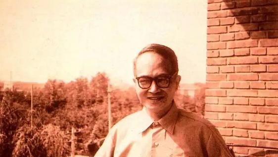 为什么钱穆文学研究成就被史学声名所掩?如何评价其文...