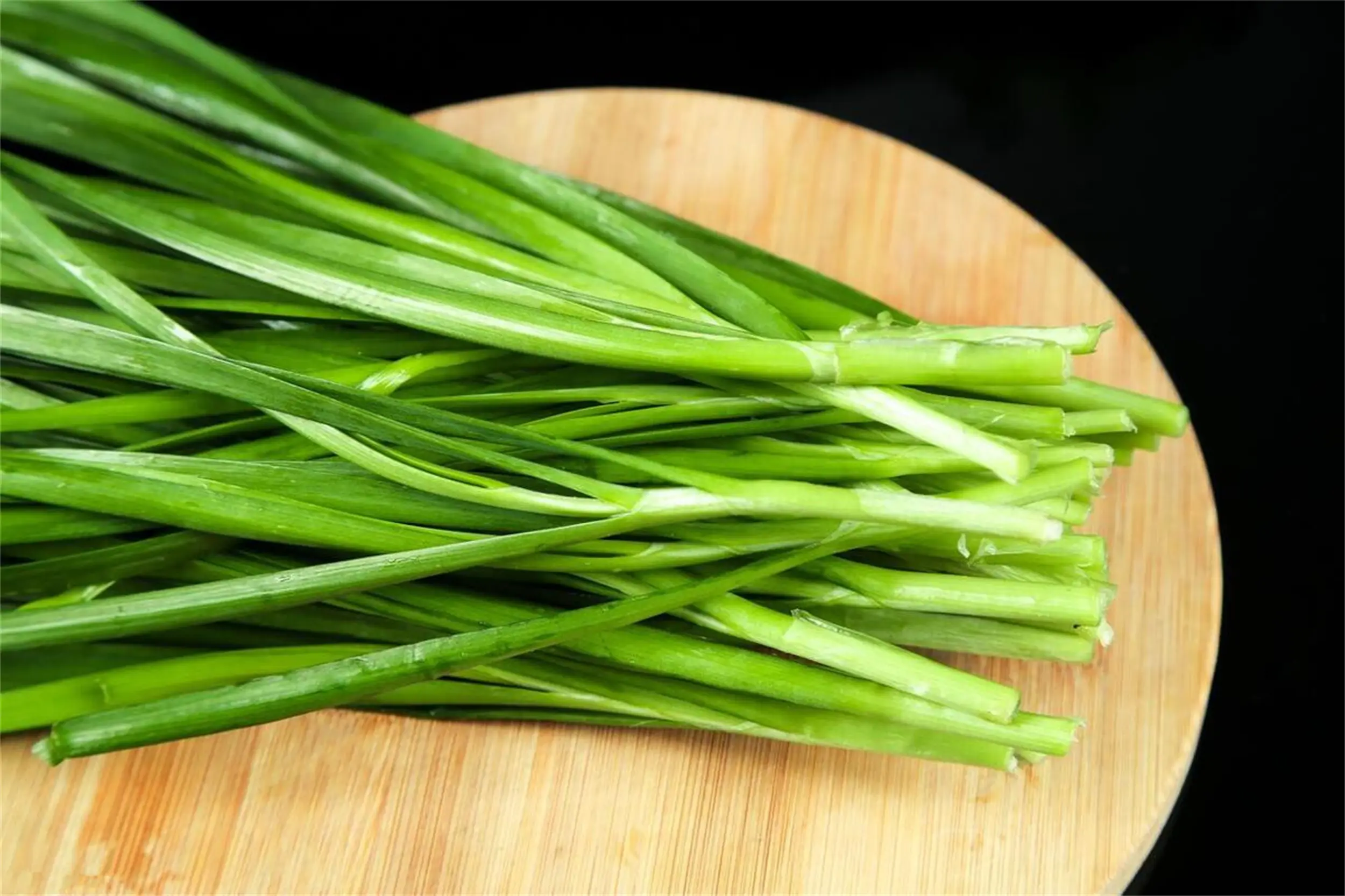 为什么你总是被“龙服务”割韭菜？深度揭秘电商与股市的套路