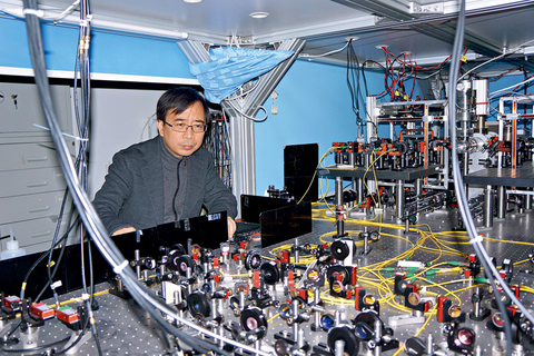攻克多项世界难题，让中国量子技术世界第一的潘建伟究...