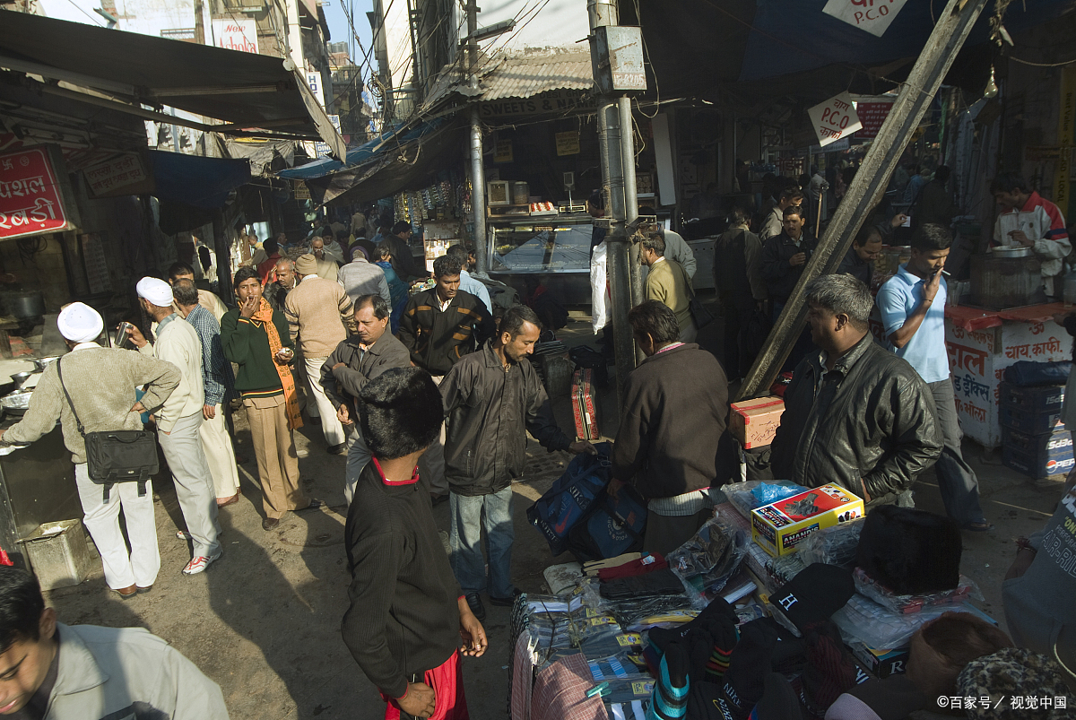 午夜两点的神秘来电：城市烟花黑市生存调查揭秘